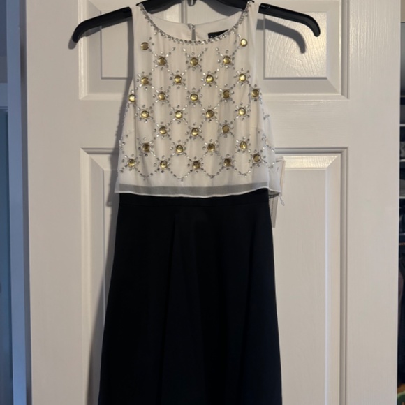 Aidan Mattox Embellished Popover Cocktail Dress White Black Size 0 NWT - Picture 5 of 9